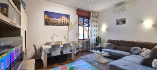 zoom immagine (Appartamento 82 mq, soggiorno, 2 camere, zona Vigevano)