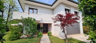 zoom immagine (Casa singola 270 mq, soggiorno, più di 3 camere, zona Castelfranco Veneto - Centro)