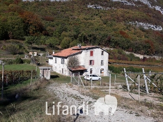 zoom immagine (Villa 140 mq, soggiorno, più di 3 camere, zona Pilcante)