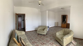 zoom immagine (Appartamento 100 mq, soggiorno, 3 camere, zona Viale De Filippis)